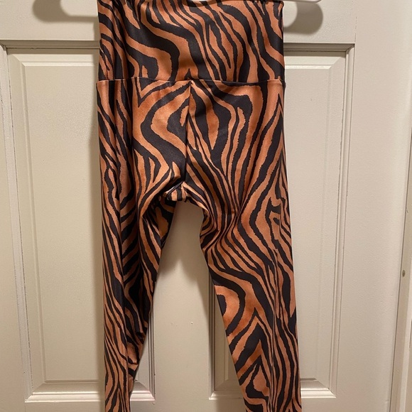 Onzie Tiger Print Leggings - Picture 3 of 4